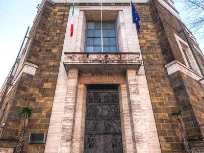 Mise: stanziati 200 milioni per le imprese del commercio